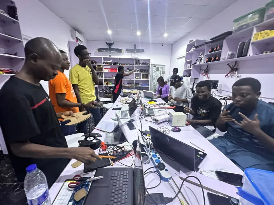 A build session in the lab